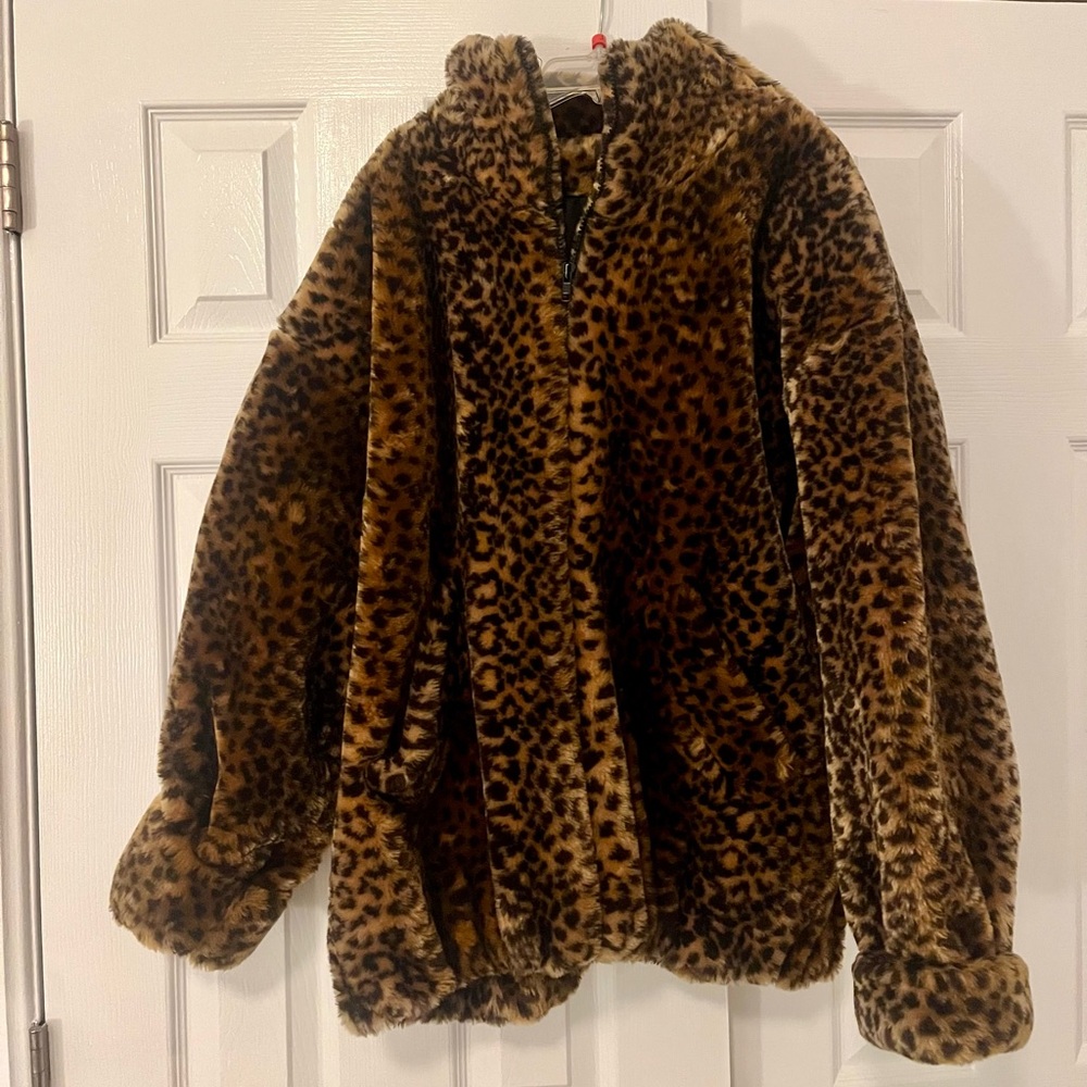 Monterey Fashions leopard faux fur jacket
